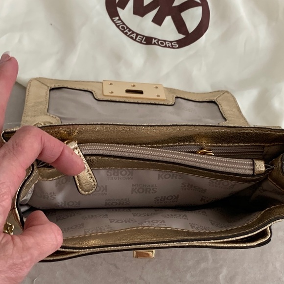 NEW CONDITION - MICHAEL KORS Shoulder/Crossbody Bag (Gold) - Picture 4 of 16
